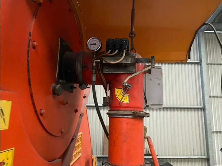 Зерносушка, зерносушарка, зерносулилка.