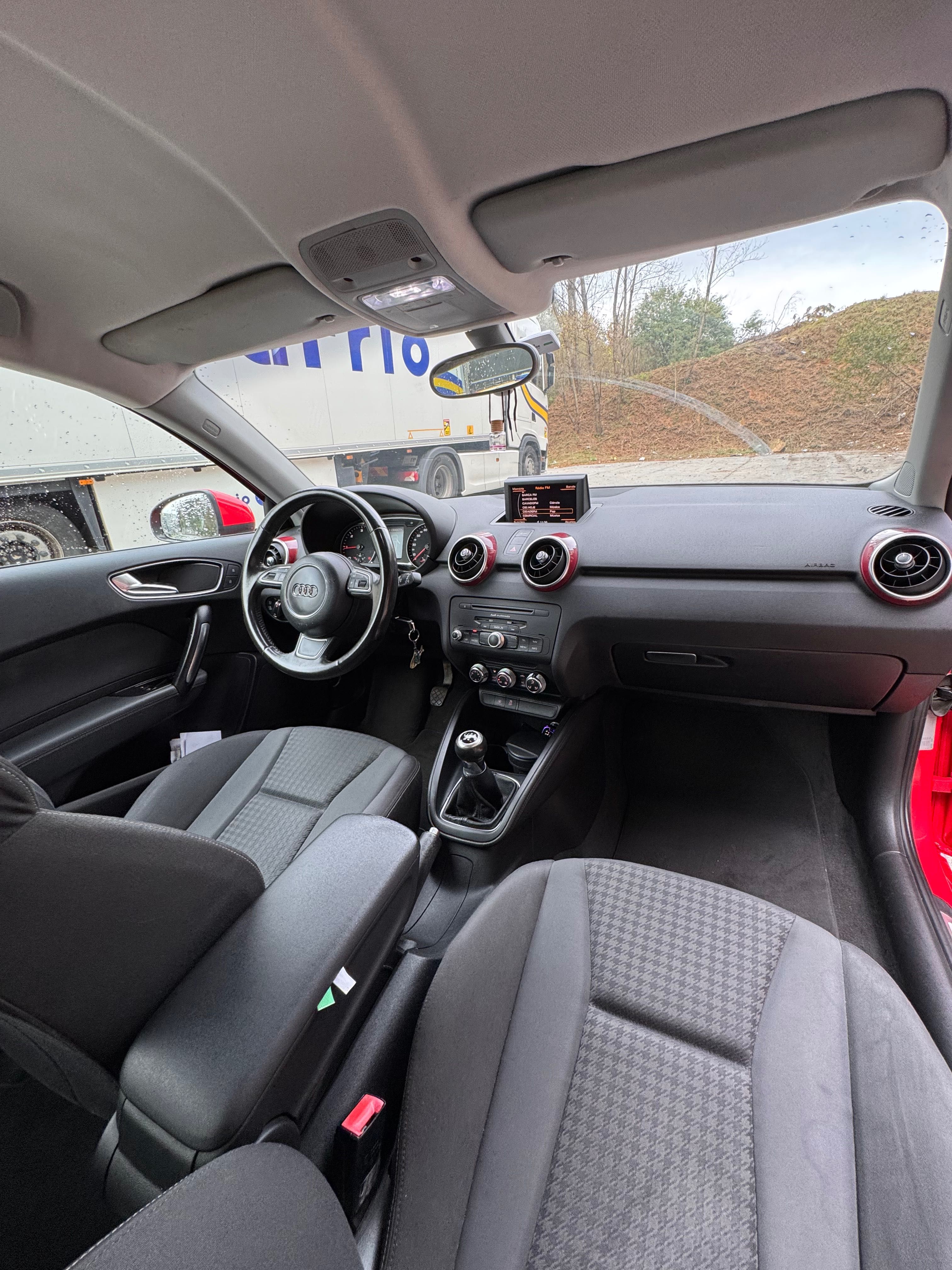 AUDI A1 - 2010 5 lugares