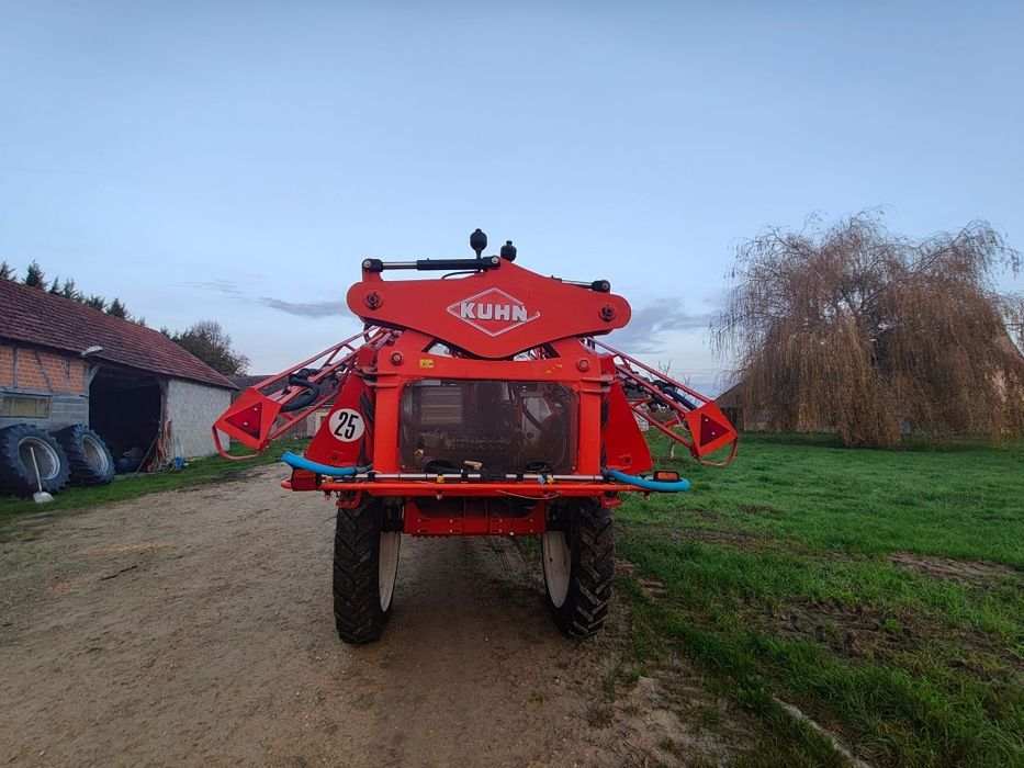 Opryskiwacz kuhn Top Rider ciągany 28m 3200L