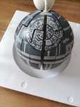 Lampa ikea w środku srebrna stylizowana na gwiazde śmierci Star Wars
