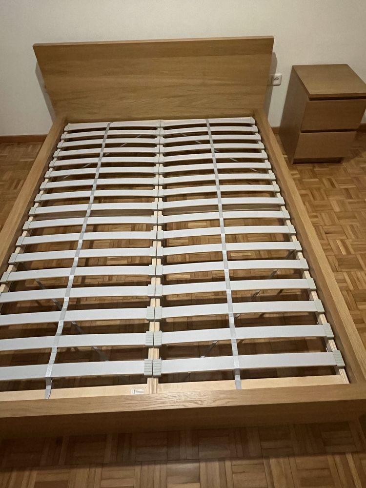 IKEA Cama de casal com mesa de cabeceira (Como Nova)