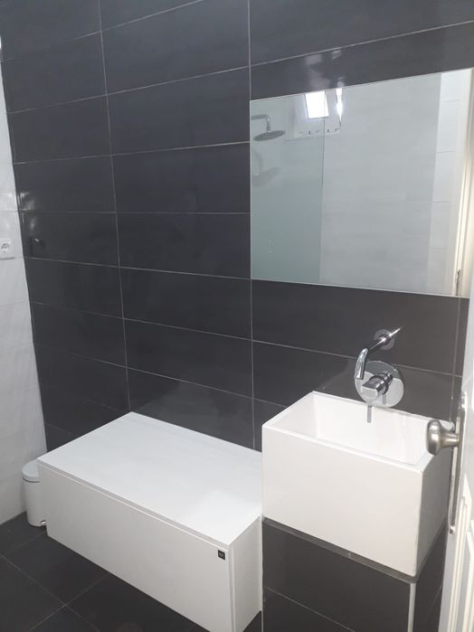 Quarto em Apart. (Próx Praça da República)