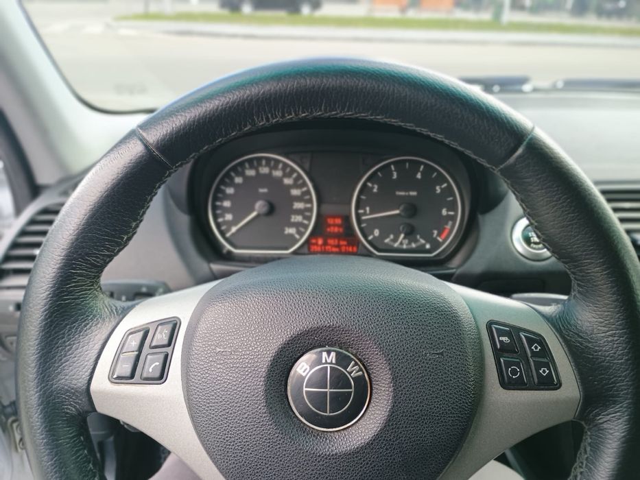Продам BMW 1 series