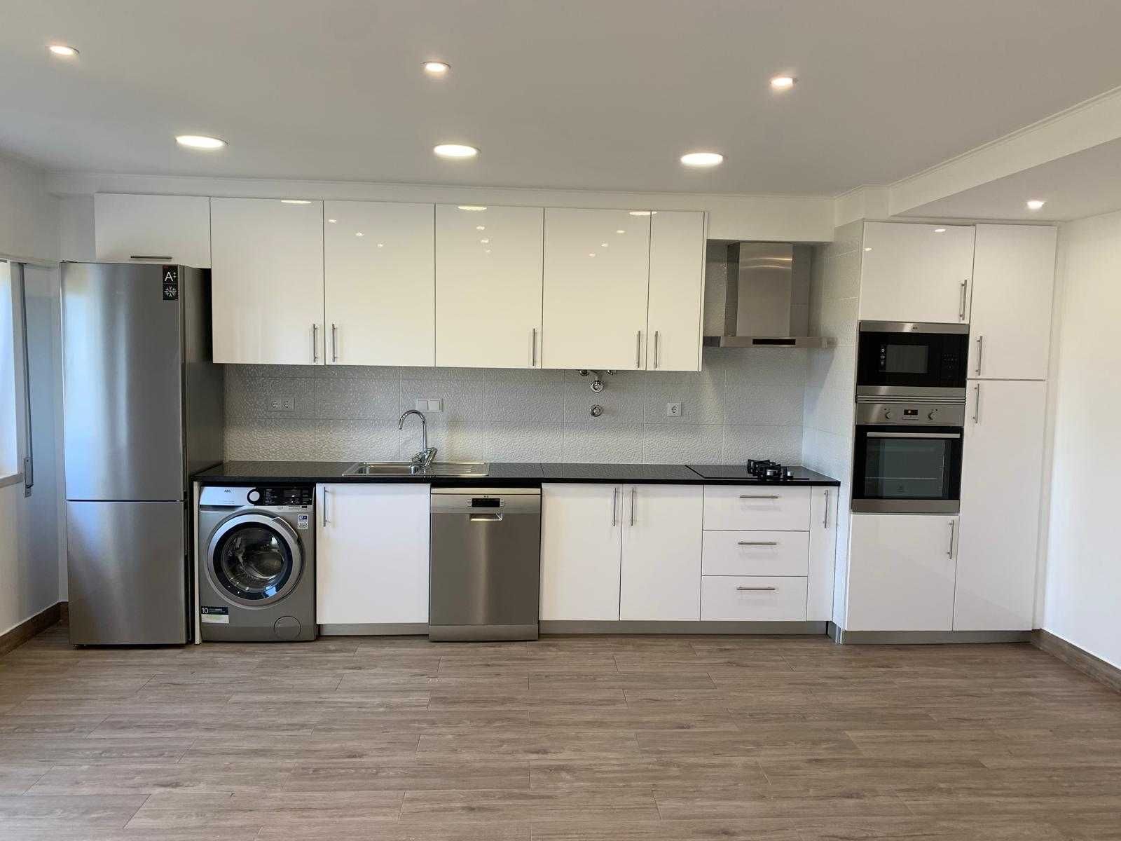 Apartamento T2 com arrecadação - Jardim do Sol / Arroja (Odivelas)