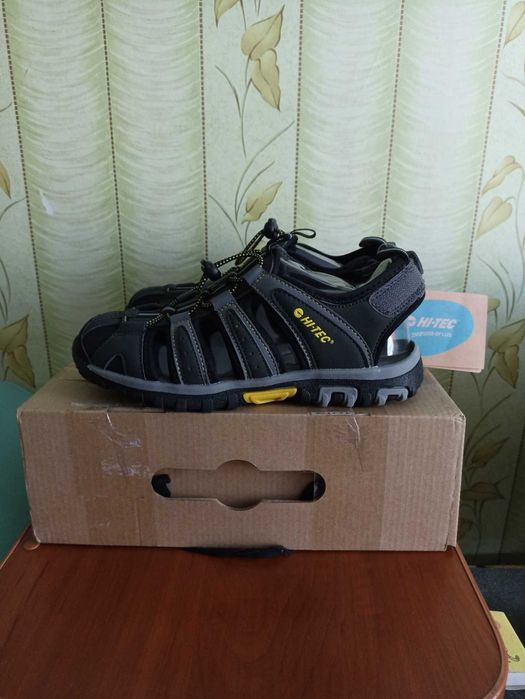 новые  босоножки HI TEC 36 размер