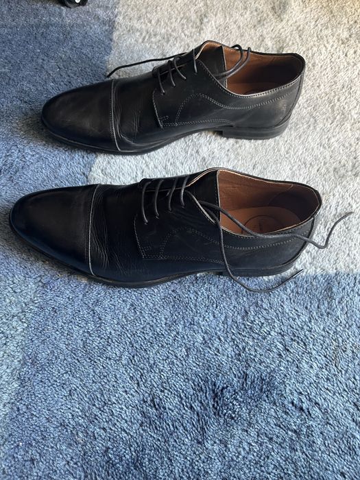 Sapatos em pele clássicos