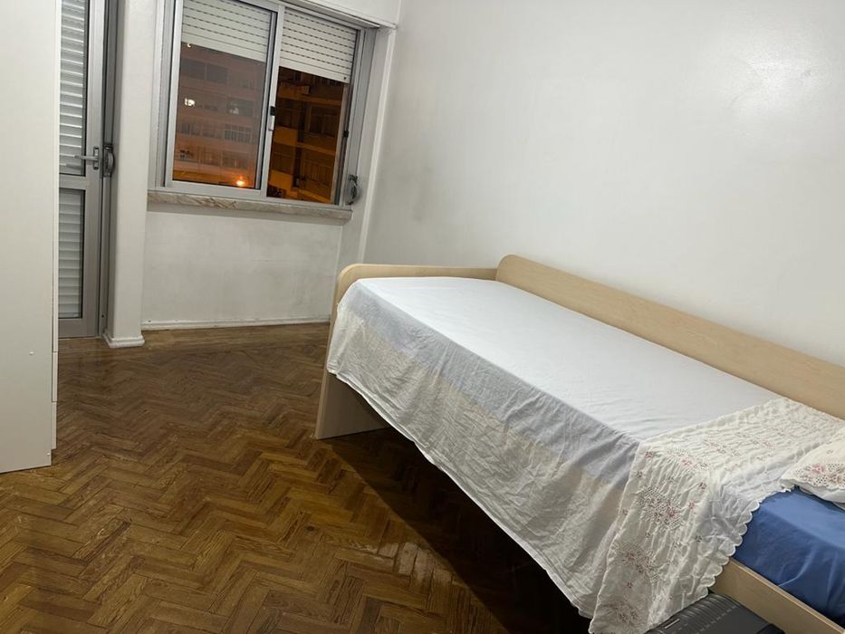 Quarto para arrendar em BENFICA .