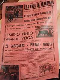 Cartaz de tourada e revista