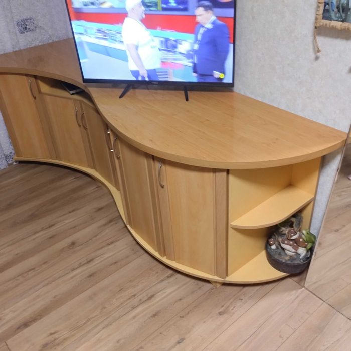 Продам комод шести дверний.