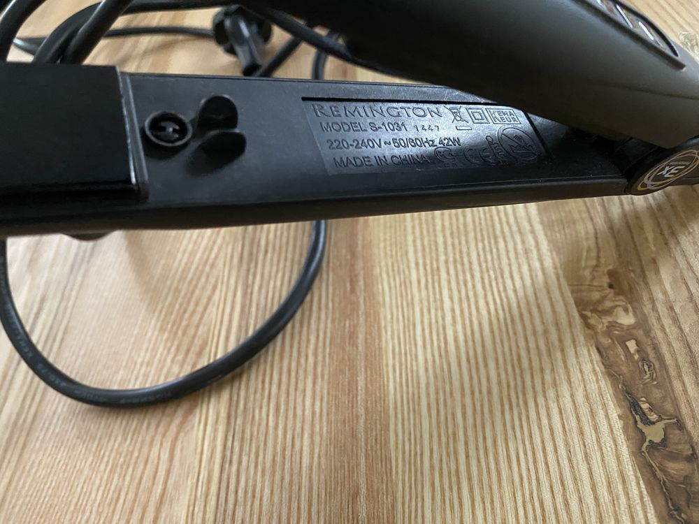 Prostownica Remington ceramiczna do włosów S1031 R