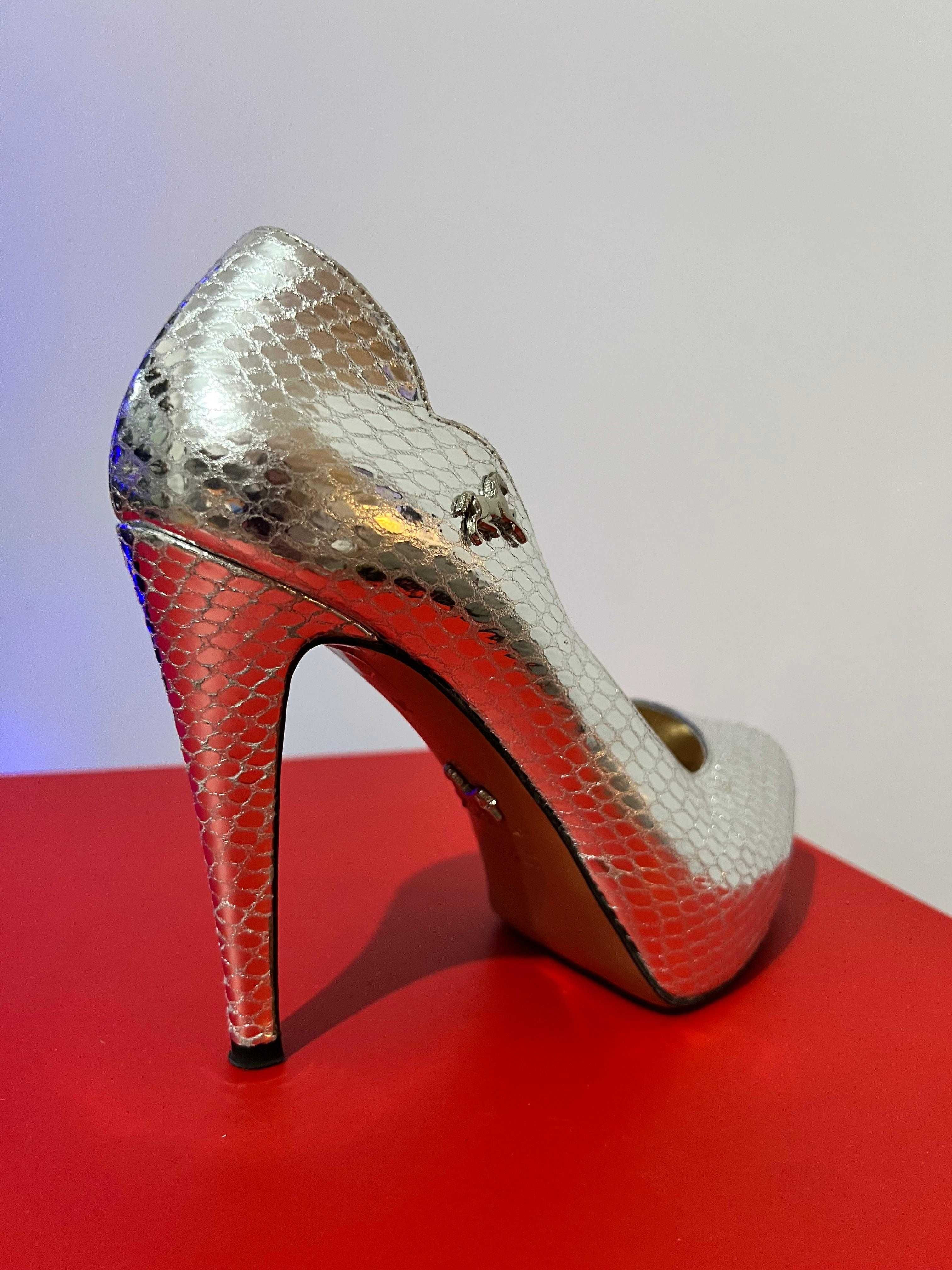 Sapatos prateados Cavalinho Originais