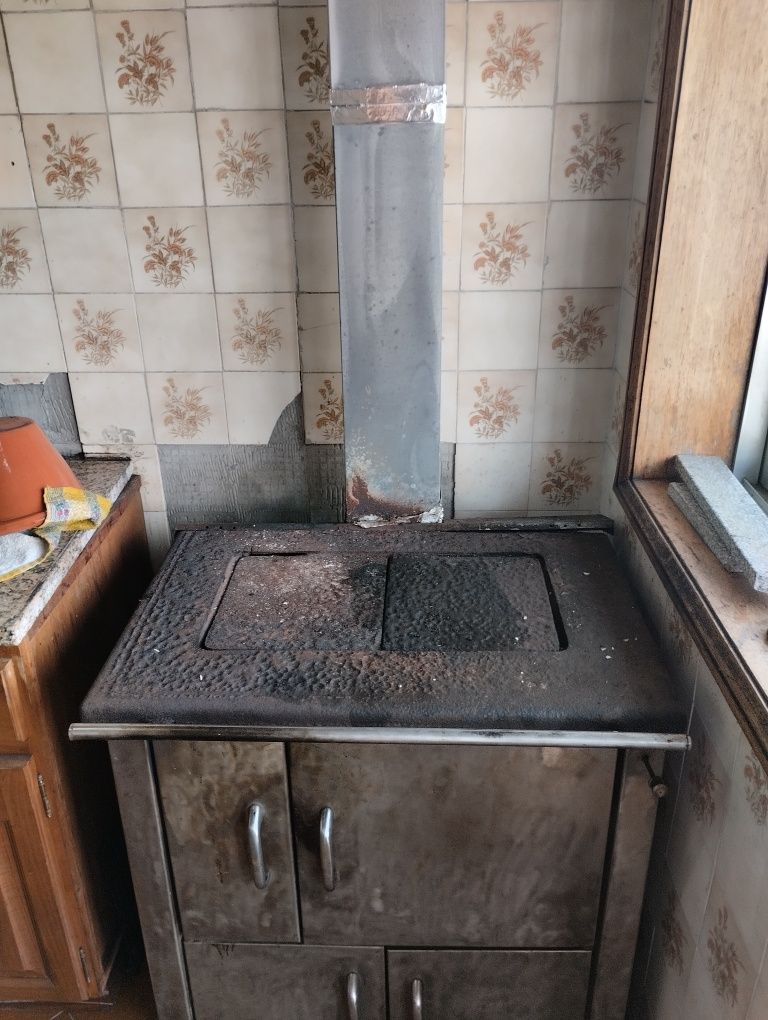 Vendo fogão a lenha