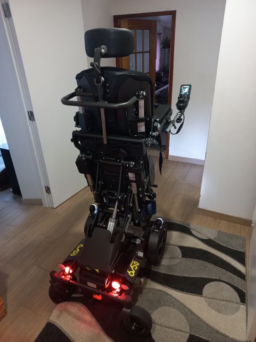 Cadeira de rodas eléctrica  Vassilli, como nova