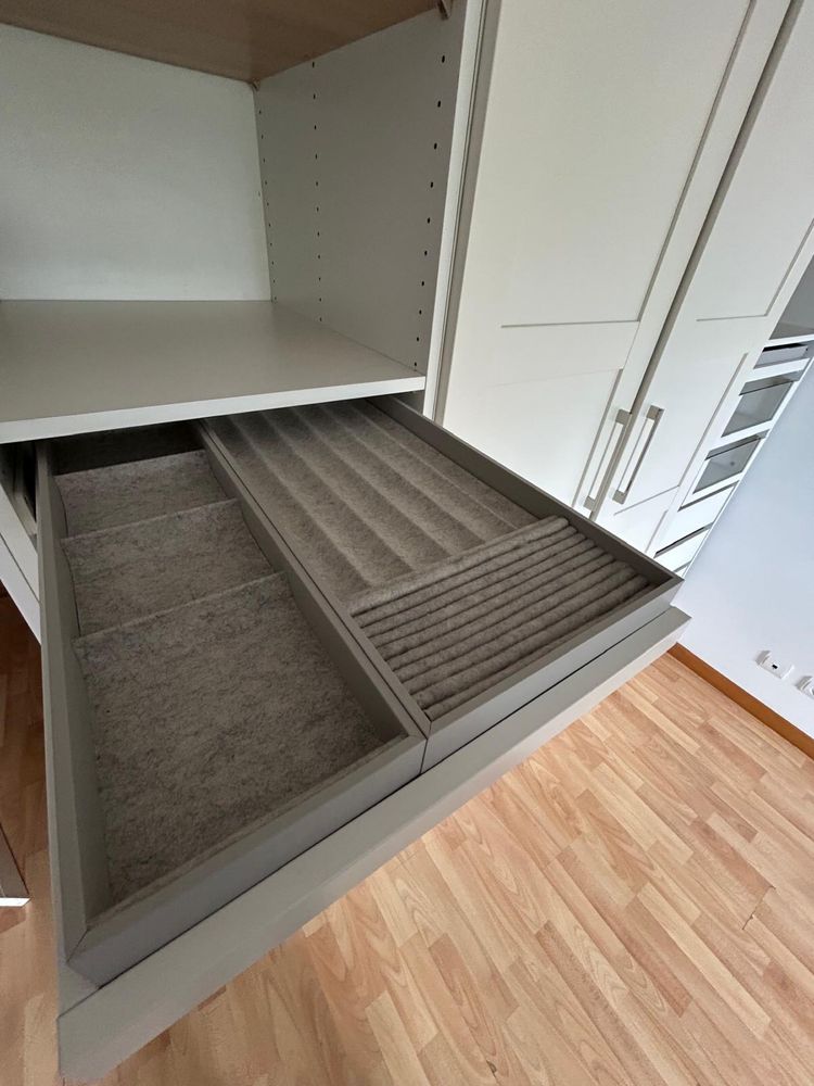 Roupeiro do ikea branco com varias gavetas