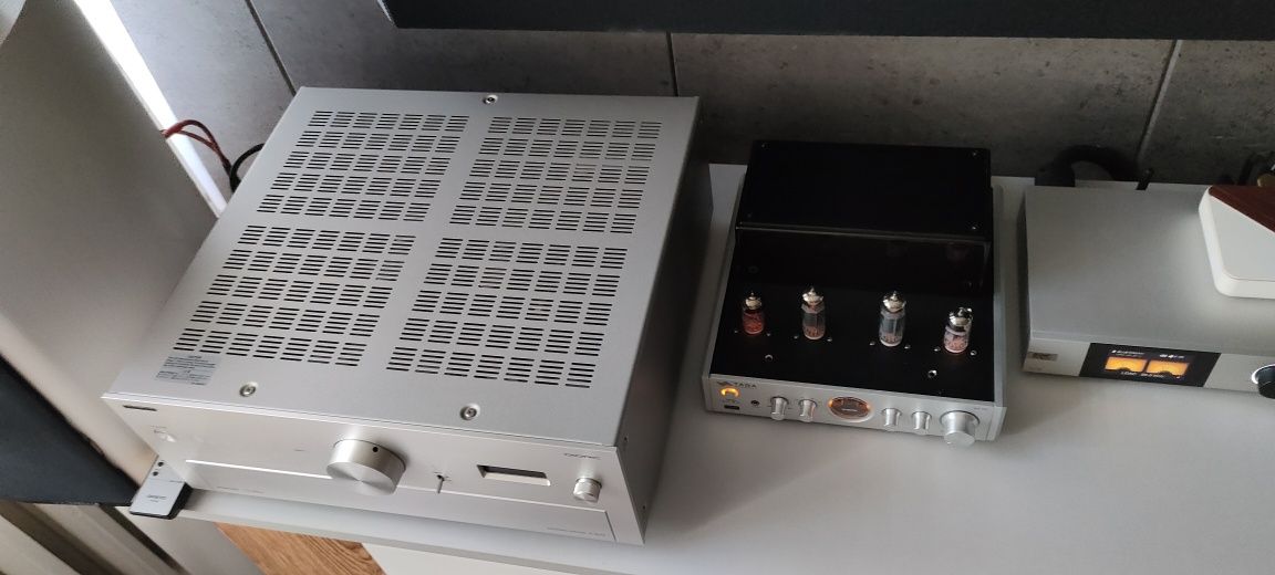 Witam sprzedam wzmacniacz Onkyo 9070