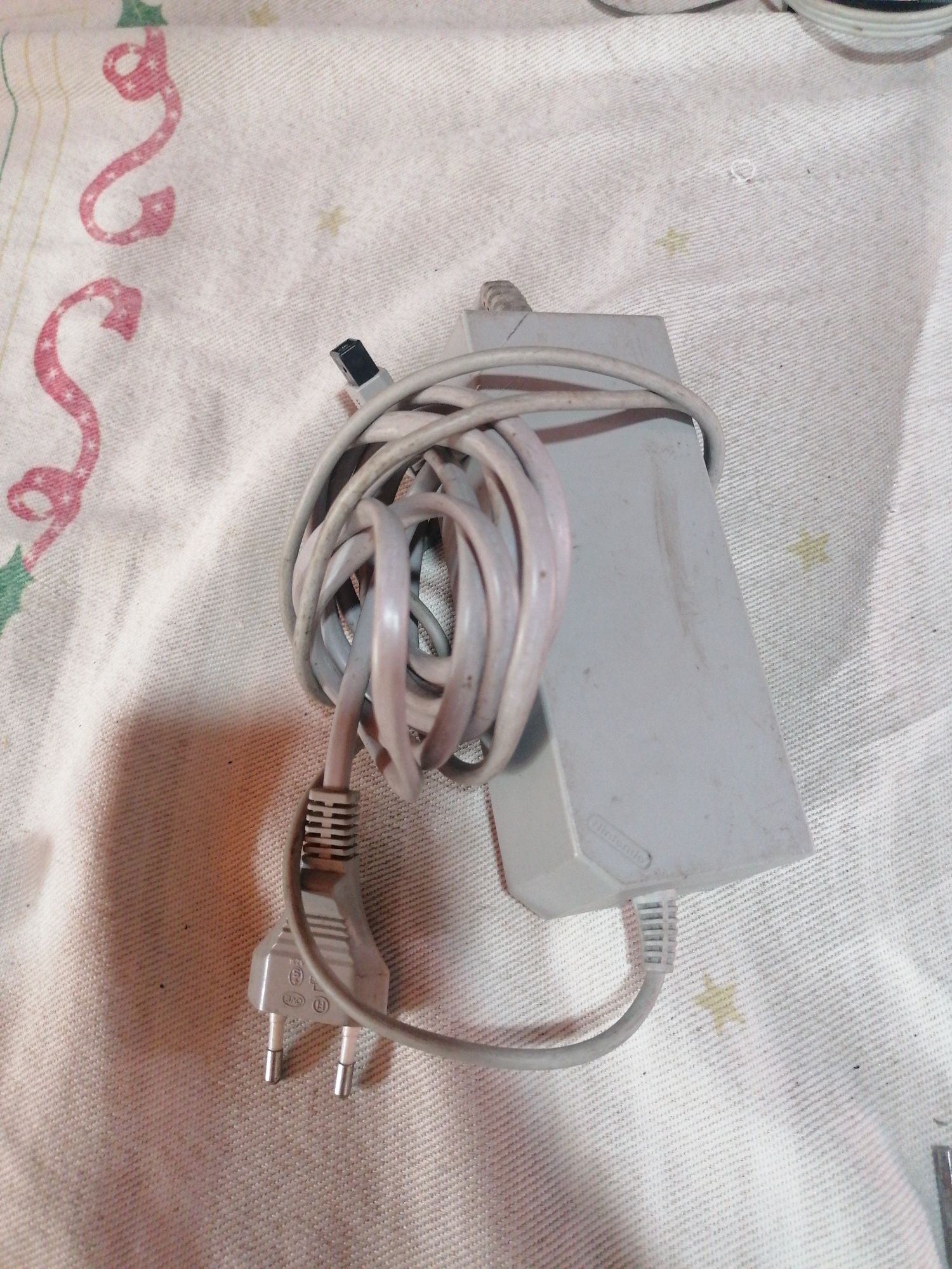 Nintendo Wii preto + controle original, bom estado.