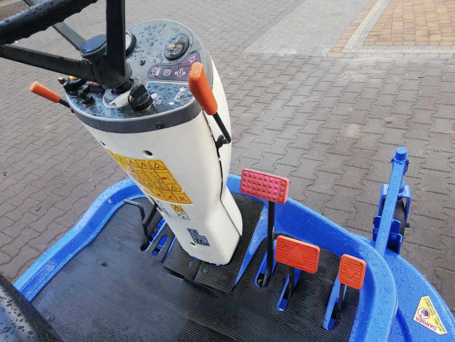 Kosiarka na duże powierzchnie ISEKI SFH 240F 4WD diesel ,górny wysyp