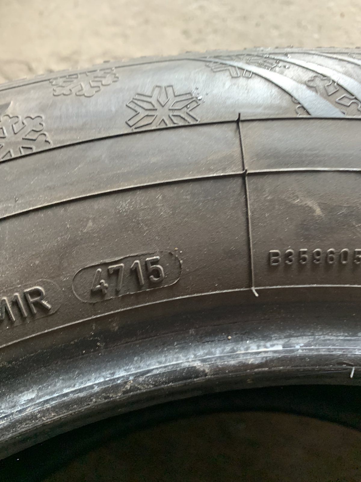 225.65.17 Dunlop 2шт зима БУ склад шины резина из 65 R17