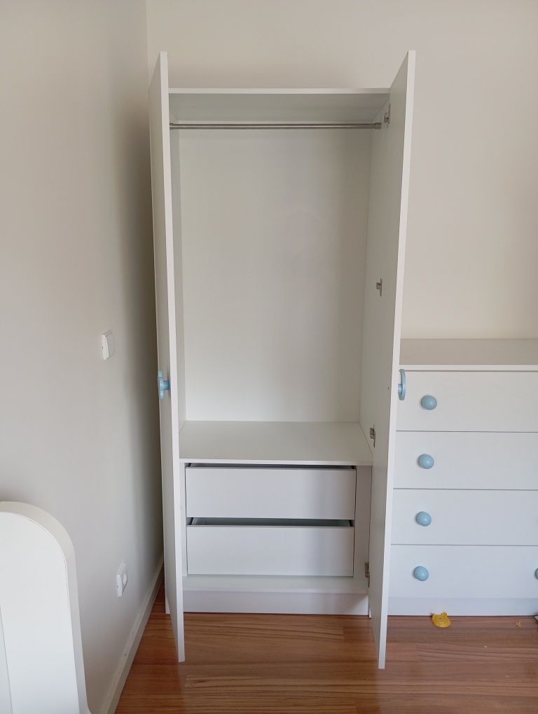 Roupeiro e comoda  branco