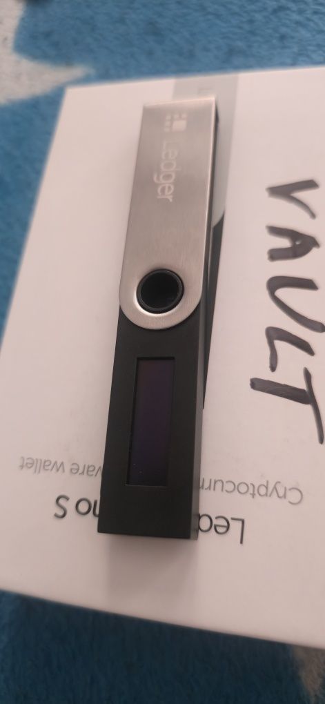 Ledger nano S - 2 sztuki jak nowe