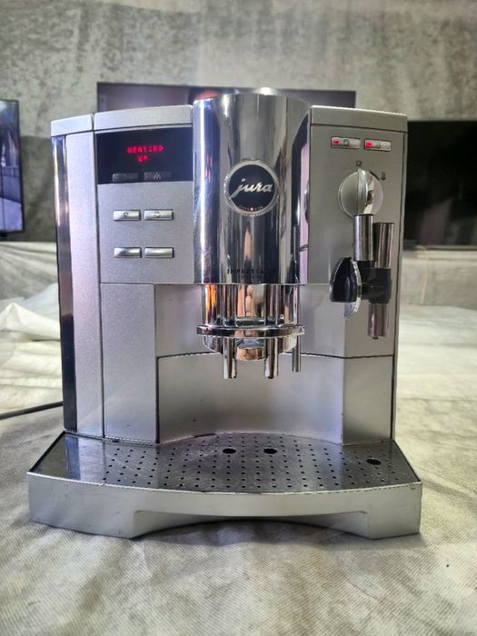 Кавомашина JURA
 IMPRESSA S9.