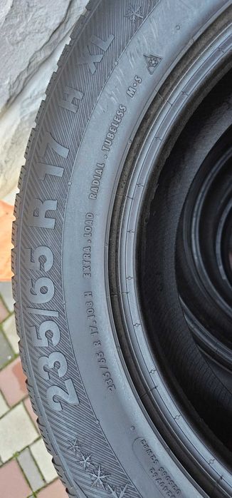Продам комплект зимових шин 235 /65 R17 Barum