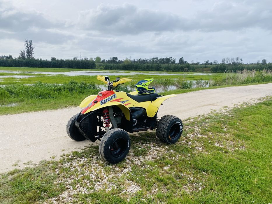 Polaris 400 2t muito bem estimda