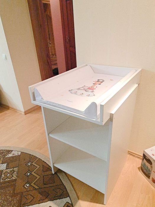 Продам Новий пеленальний столик комод   разом з пеленальним килимком