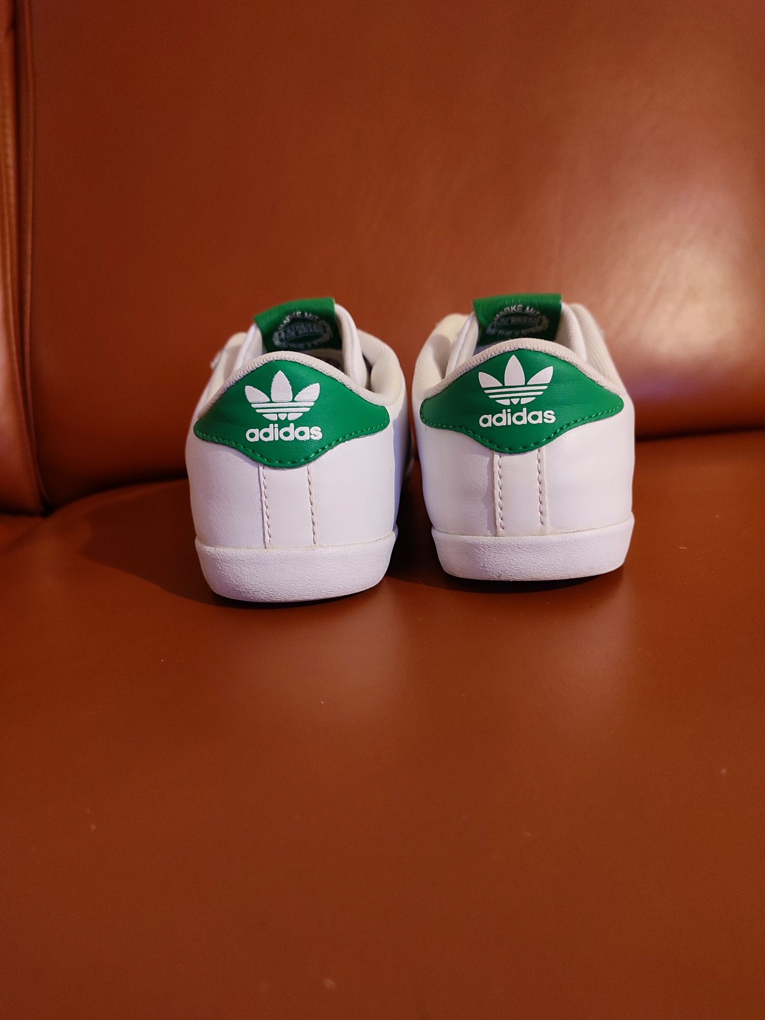 Продам білі жіночі / дитячі кросівки Adidas Superstar 38p. 23 см