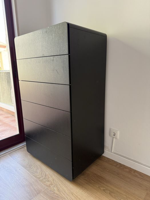 Roupeiro em bom estado