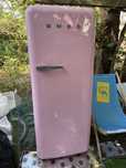 Lodowka SMEG pink.