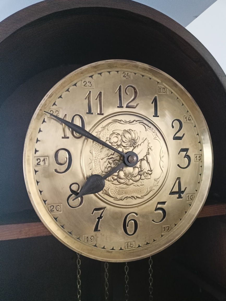 Wyjątkowy zegar stojący dla zegarmistrza