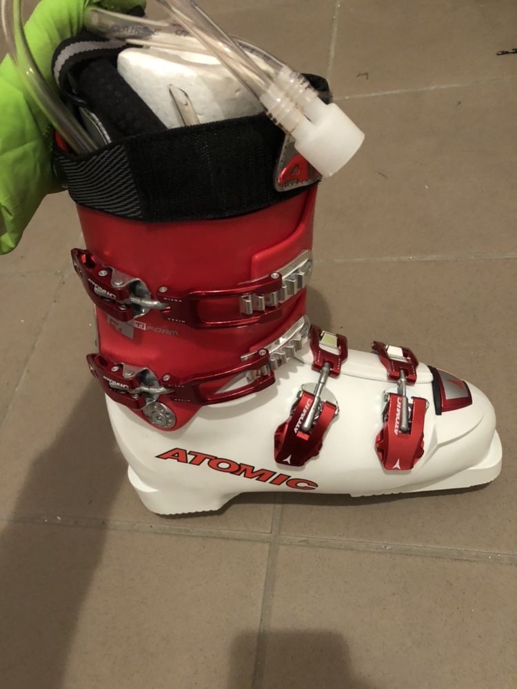 Buty narciarskie do jazdy wyczynowej ATOMIC