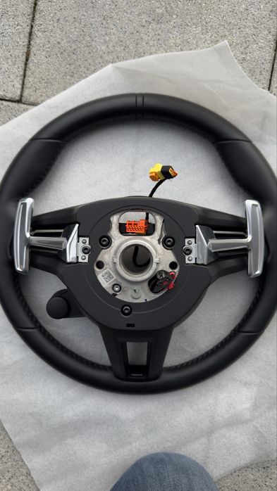 Kierownica Porsche Macan S 2023 Sport Chrono Package Plus , ogrzewana.