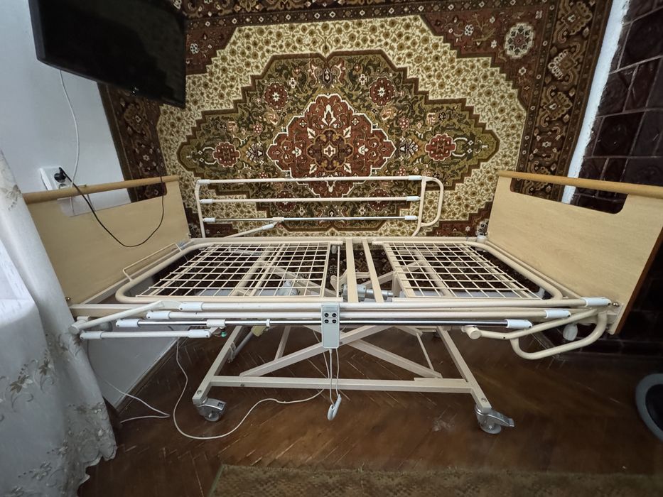 Ліжко реабілітаційне, електричне, багатофункціональне з матрасом
