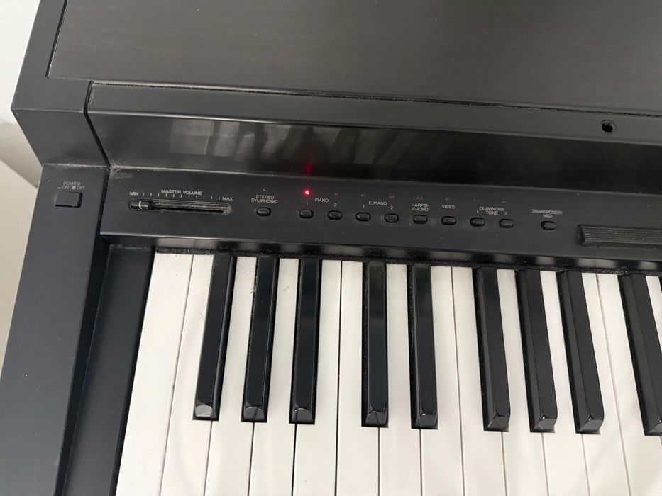 Pianino Yamaha Clavinova CLP 100