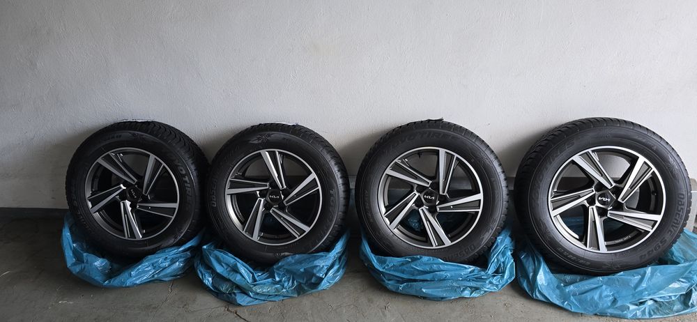 ALufelgi z oponami zimowymi 215/65/17 KIA SPORTAGE od 2022r.  stan ide