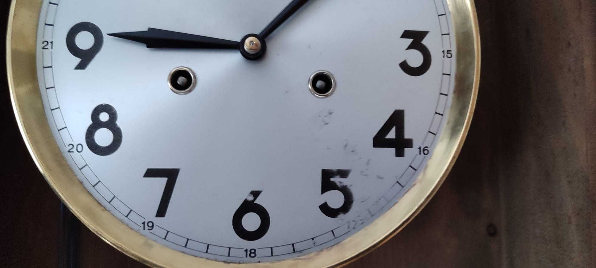 394 Zegar wiszący mechaniczny Junghans z 1949 roku antyk