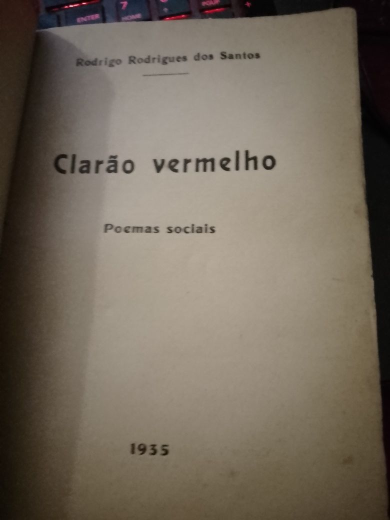O claro Vermelho-Poemas-R.R.Santos-35-1e.20E-Blusa Homem zara2EDesde2E