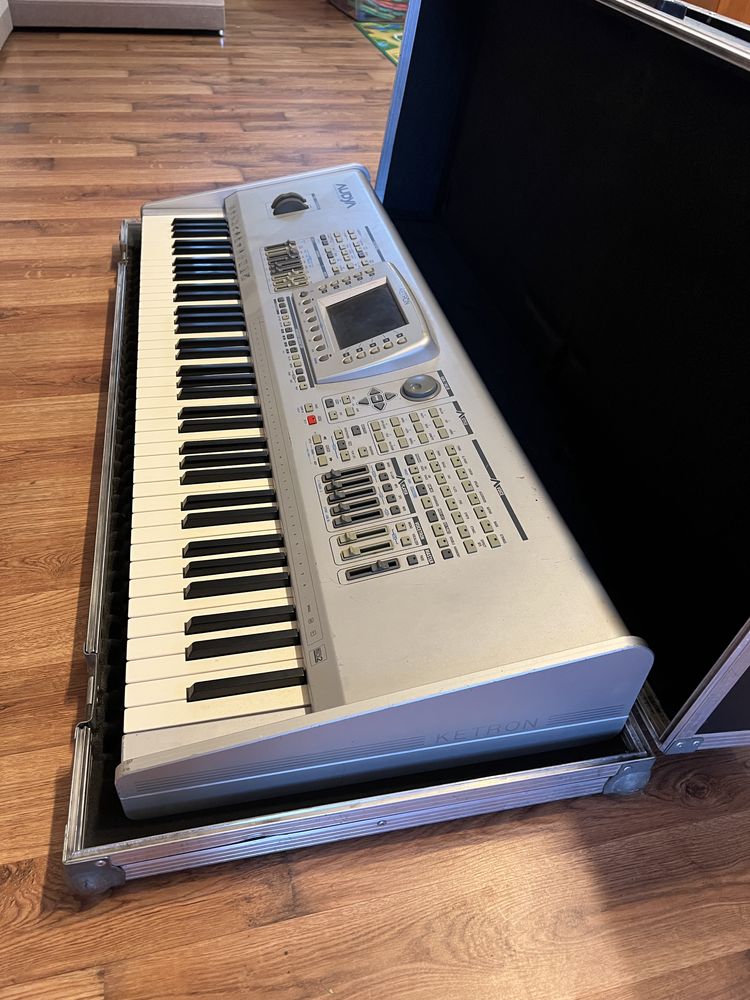 Ketron Audya!!!  Twardy Case .. Yamaha Korg