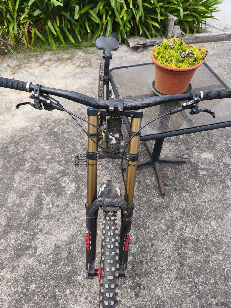 Bicicleta Downhill 27.5 Nukeproof