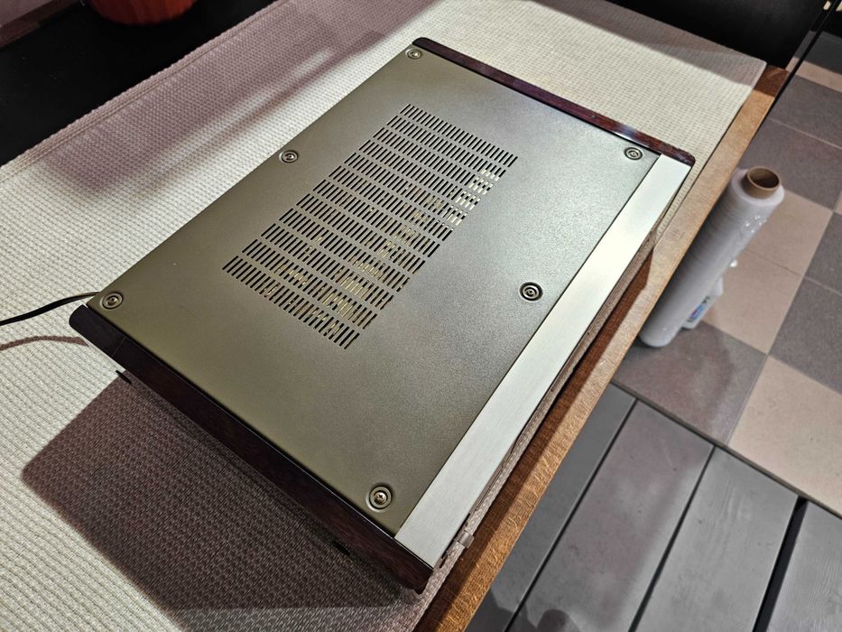 Цифровий тюнер Sony DAR-1000es