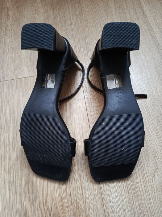 Buty na koturnie damskie czarne