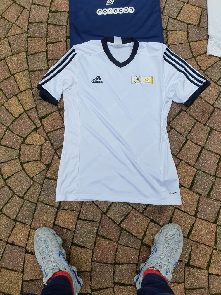 Koszulki sportowe na kilogramy