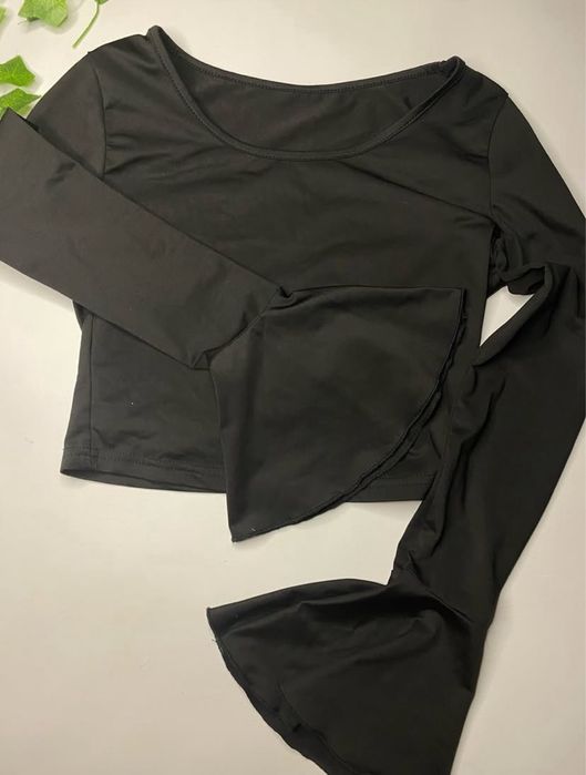 Кропнутий топ з кльош рукавами y2k