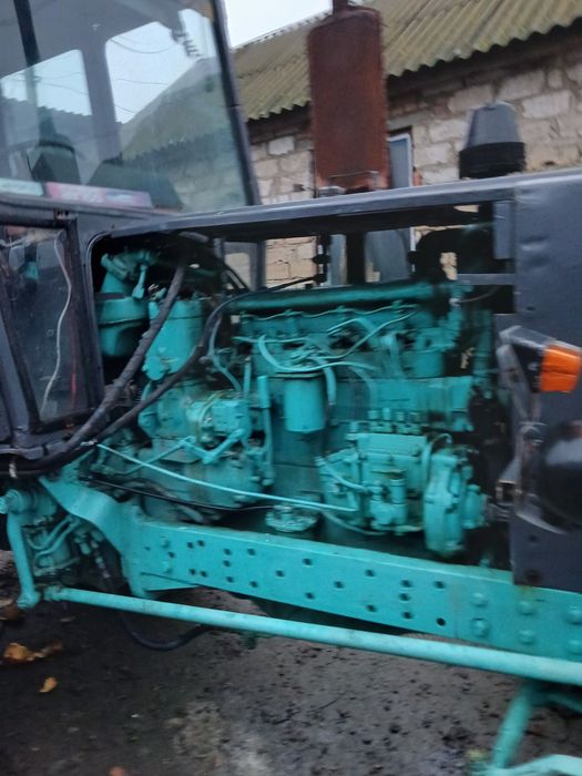 Трактор ЮМЗ 6 в робочему стані