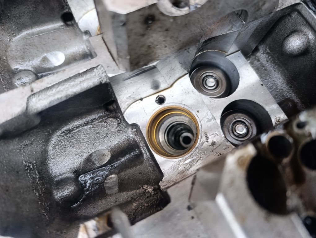 Głowica 2.5TDI VW T5 R5 Gwarancja AXE AXD BPC BNZ  nowe gniazda