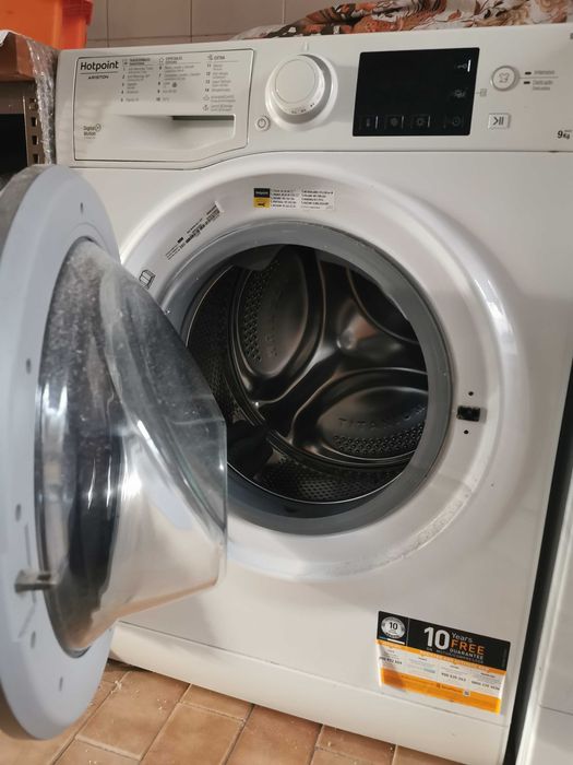 Máquina de LAVAR e SECAR roupa Ariston Hotpoint