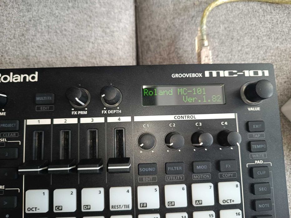 Roland MC-101 groovebox, sekwencer, sampler GWARANCJA