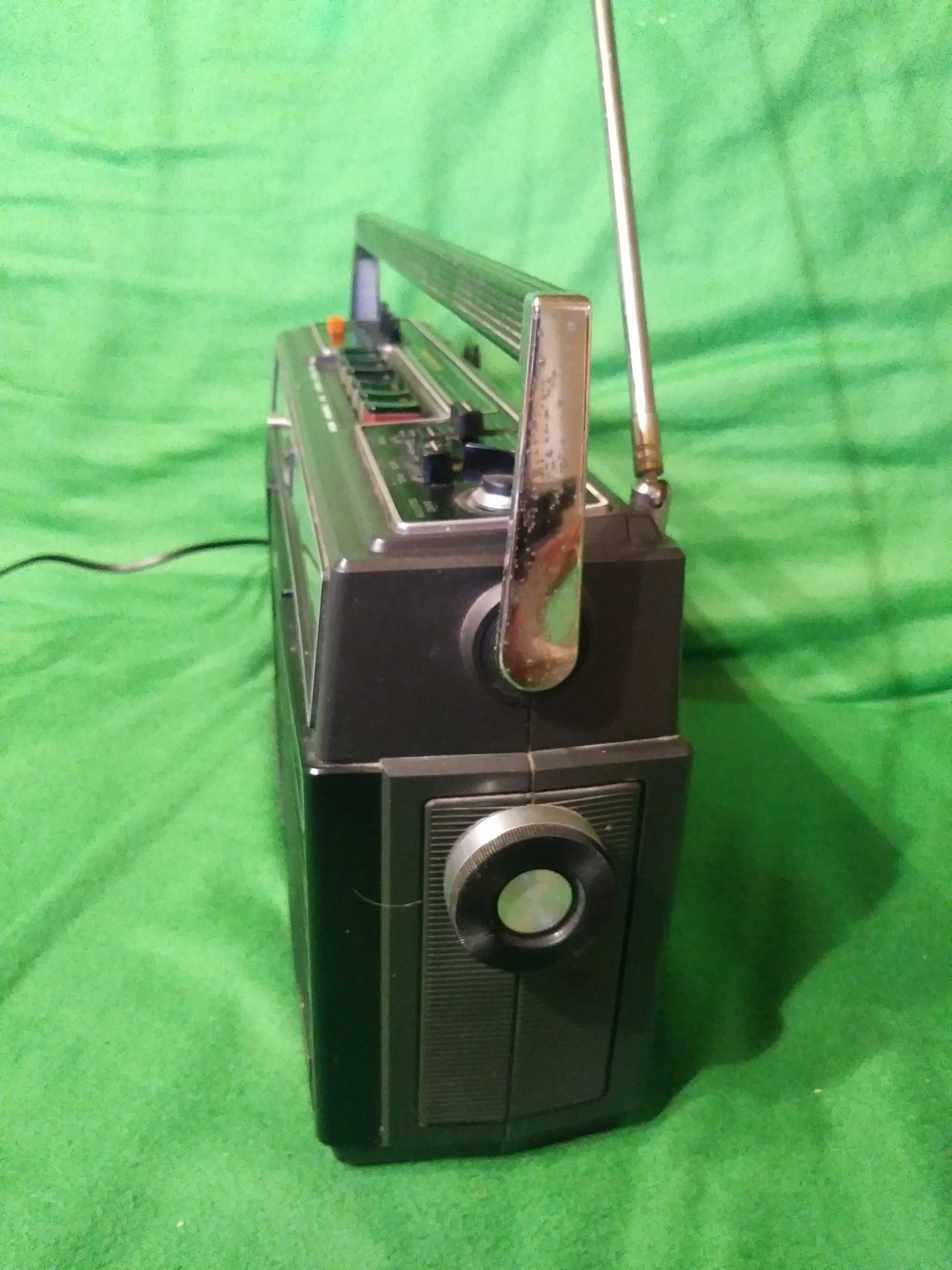 Radiomagnetofon przenośny Aiwa TPR-910